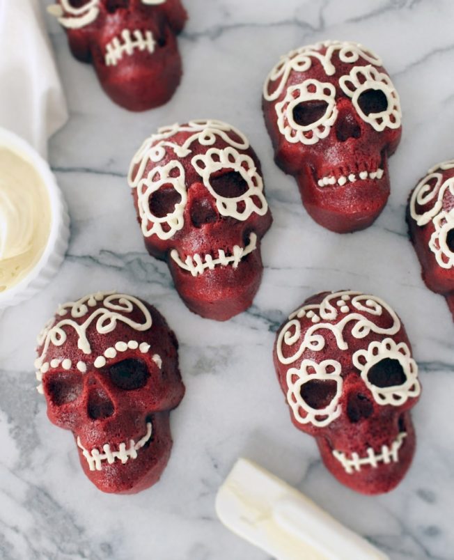 How To Decorate Mini Skull Cakes Williams Sonoma Taste