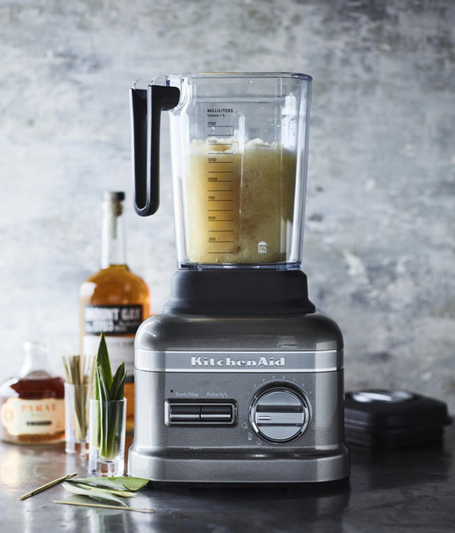 What'S The Difference Between A Juicer And Blender? 