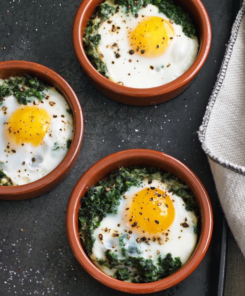 6-Ingredient Breakfast: Baked Eggs with Spinach & Cream