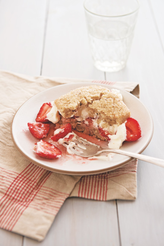 How do you make strawberry shortcake from scratch