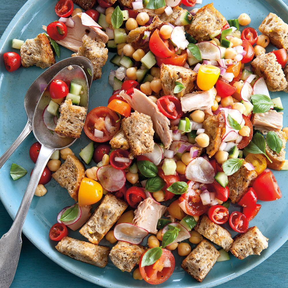 Panzanella Salad with Tomatoes, Chickpeas and Tuna