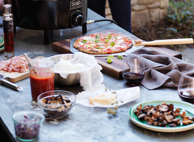 Tips for Throwing a Pizza Party