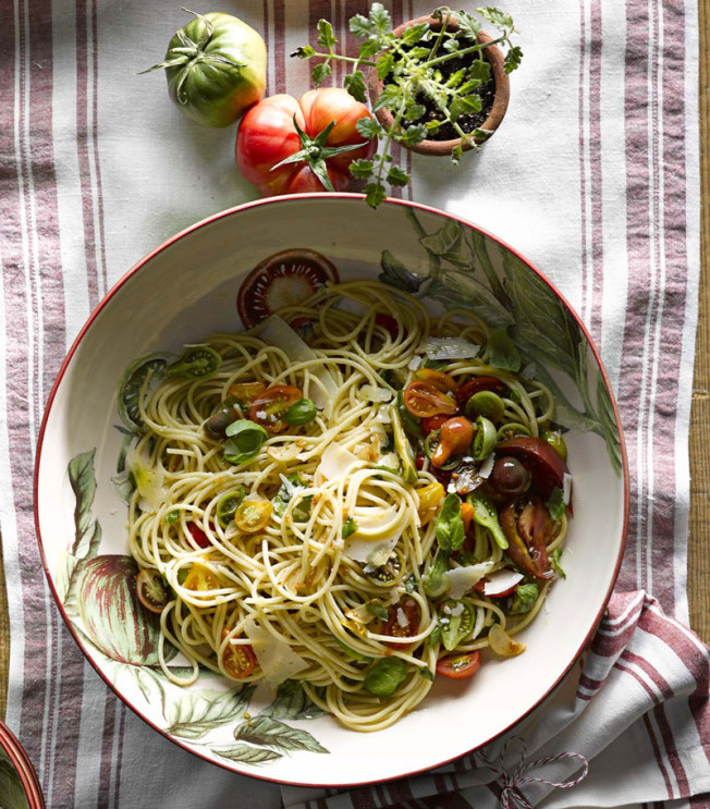Fresh Spaghetti with Heirloom Tomatoes and Basil