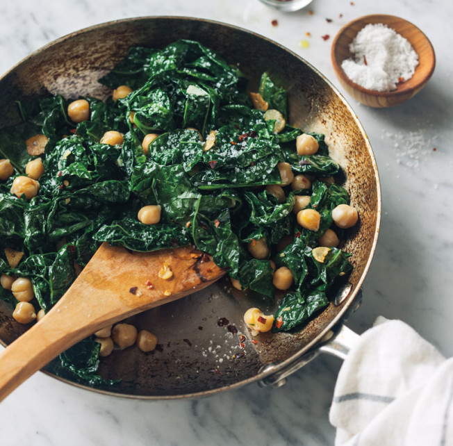 Spicy Sauteed Kale and Chickpeas