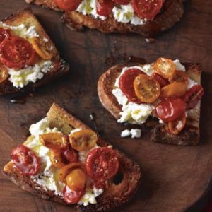 Toasted Bread with Caramelized Tomatoes and Ricotta
