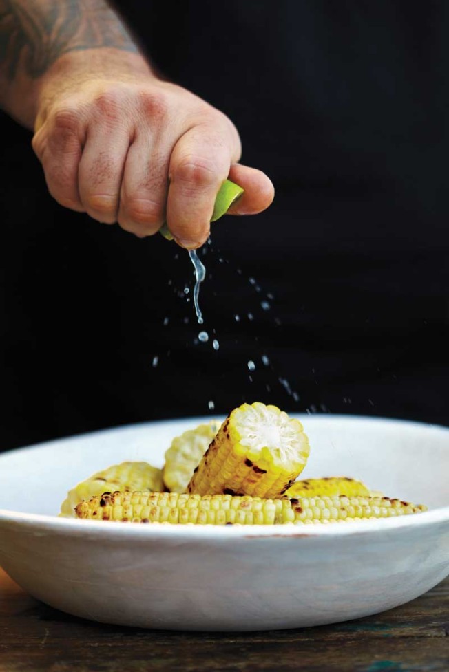 Grilled corn on the cob with glove-box recado