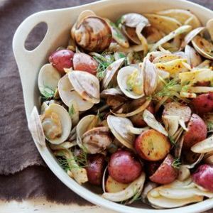 Pan-Roasted Clams with Potatoes and Fennel