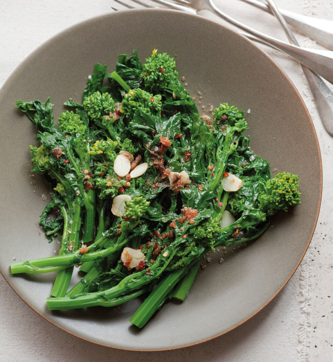 Broccoli Rabe With Garlic and Anchovies