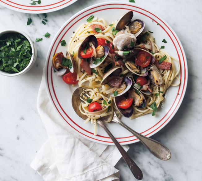 Linguine with Clams, Bacon and Tomatoes