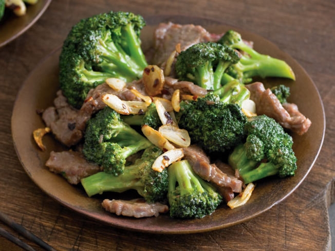 beef, broccoli and crisp garlic sauté
