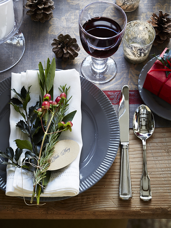 Holiday_Table_Detail_007_ref
