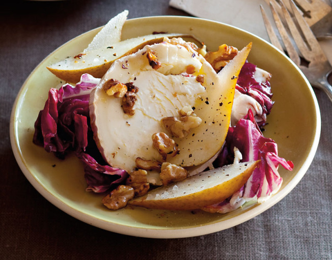 radicchio salad with pears, walnuts and goat cheese