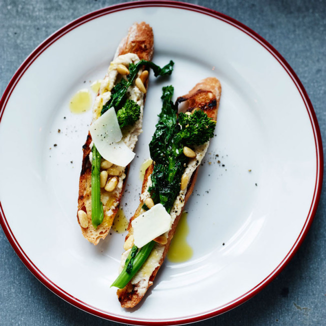 Crostini with White Beans and Broccoli Rabe