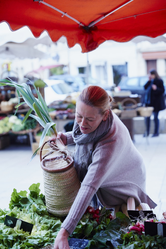 Marjorie selects produce at the Farmers' Market in Beaune.
