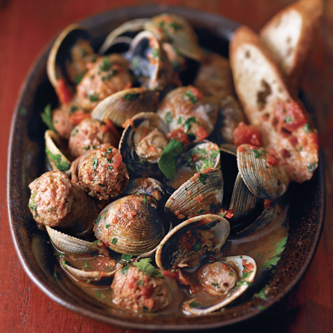Clams with White Wine, Tomatoes and Sausages