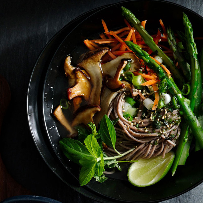Sesame Soba with Asparagus and Mushrooms