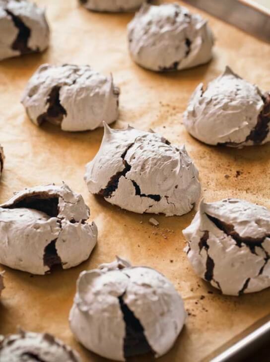 chewy-chocolate-meringues