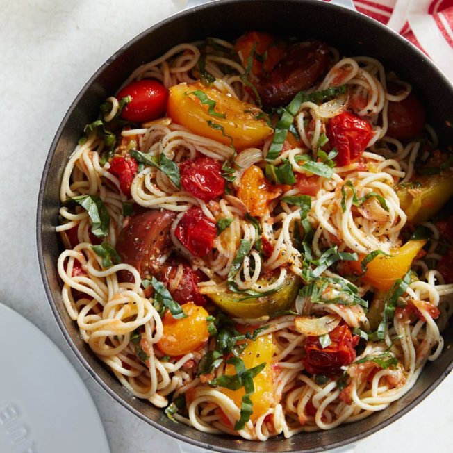 spaghetti-with-fresh-tomatoes-and-basil