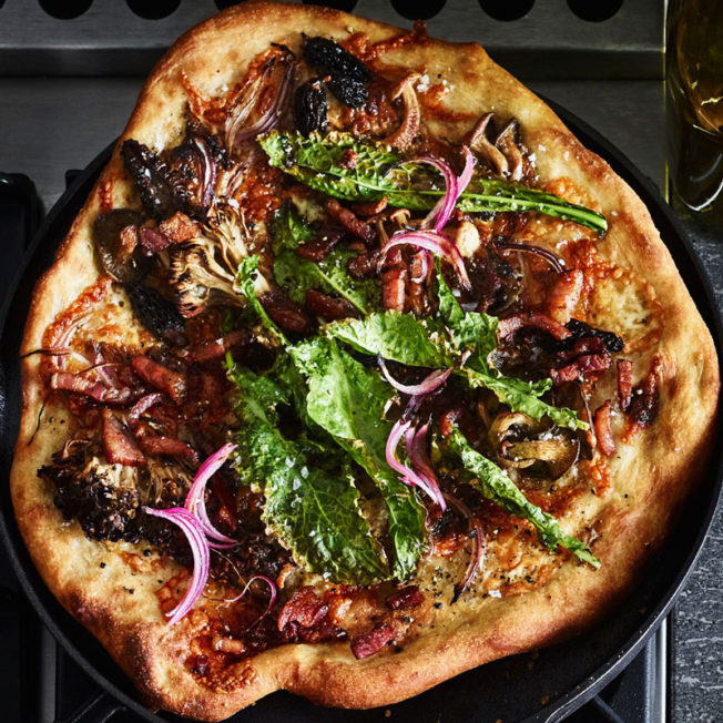 pizza with bacon, mushrooms and kale