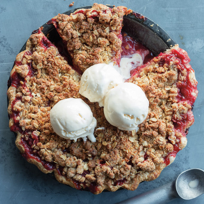 Strawberry-Rhubarb-Crumble-Pie-blog-post